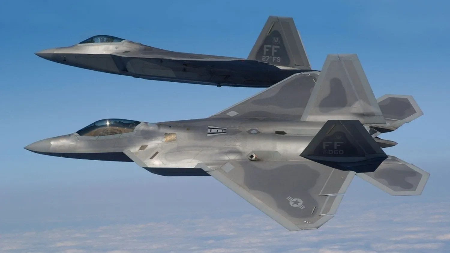 Le F-22 Raptor a officiellement son ailier robot : premier contrôle en vol du drone Fury