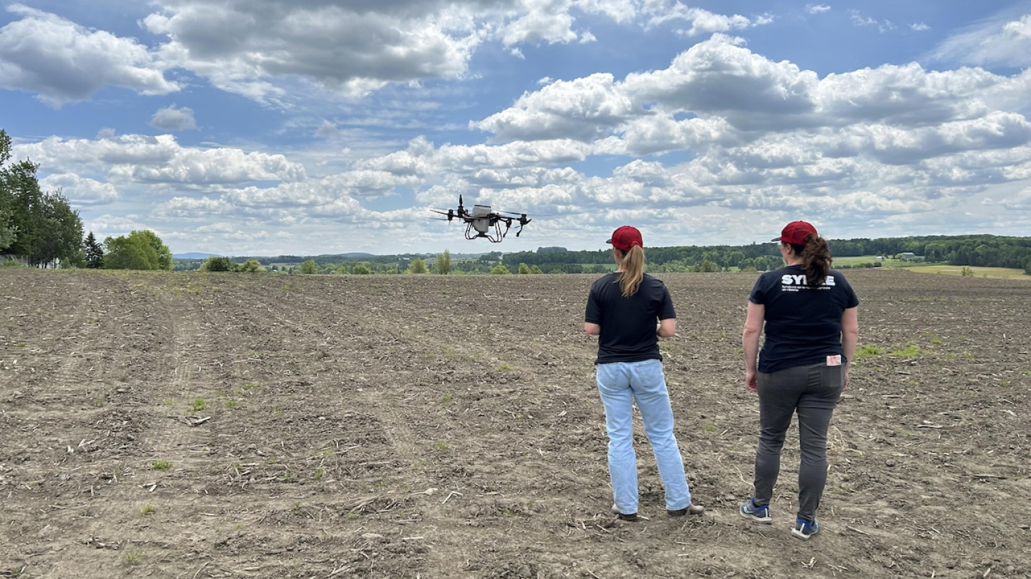 Un drone sèmera dans des champs de la MRC de Coaticook cet été