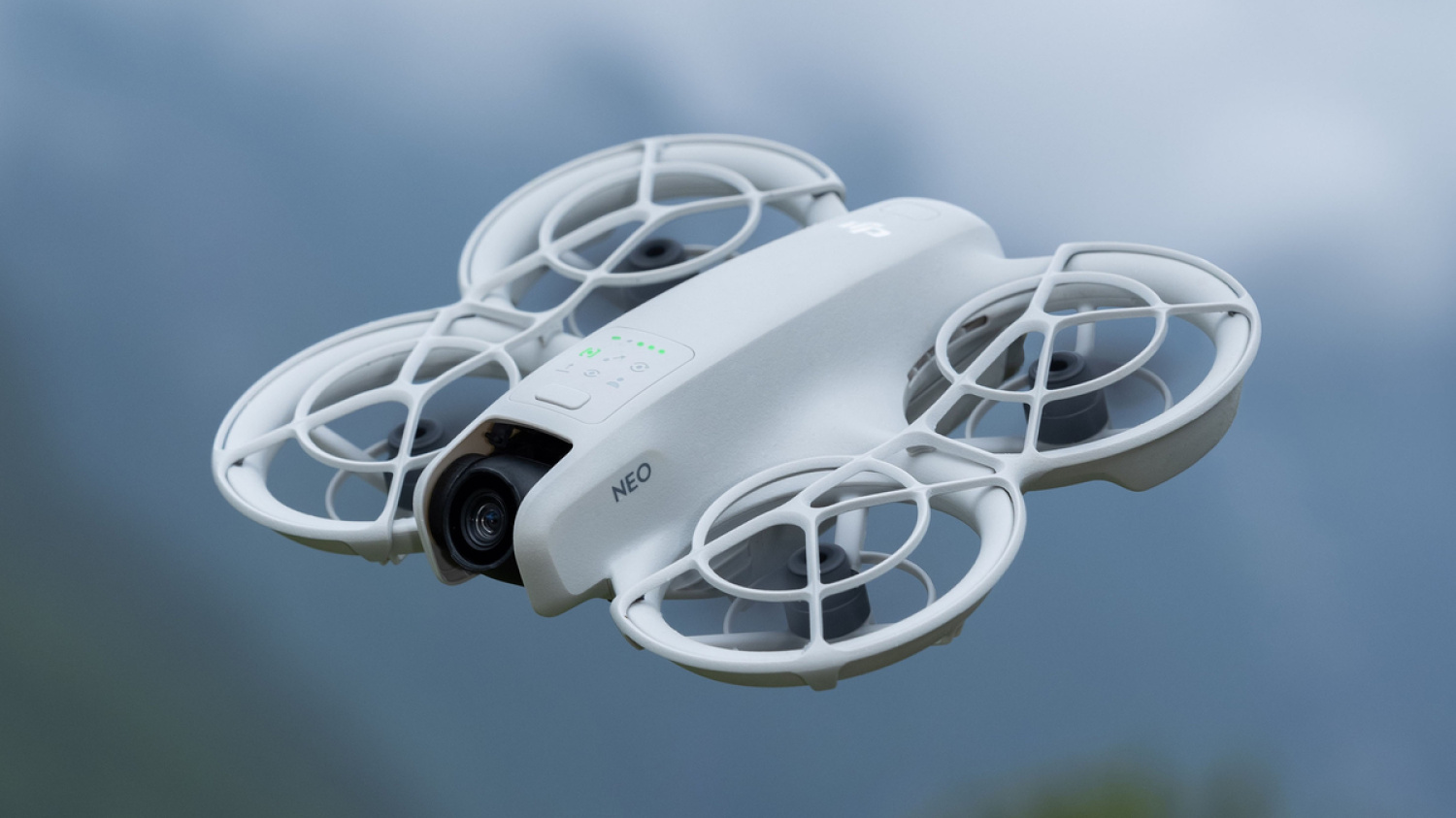 DJI Neo : 135 grammes au creux de la main