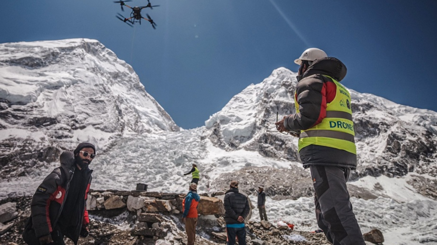 Des drones à l’assaut des déchets de l’Everest