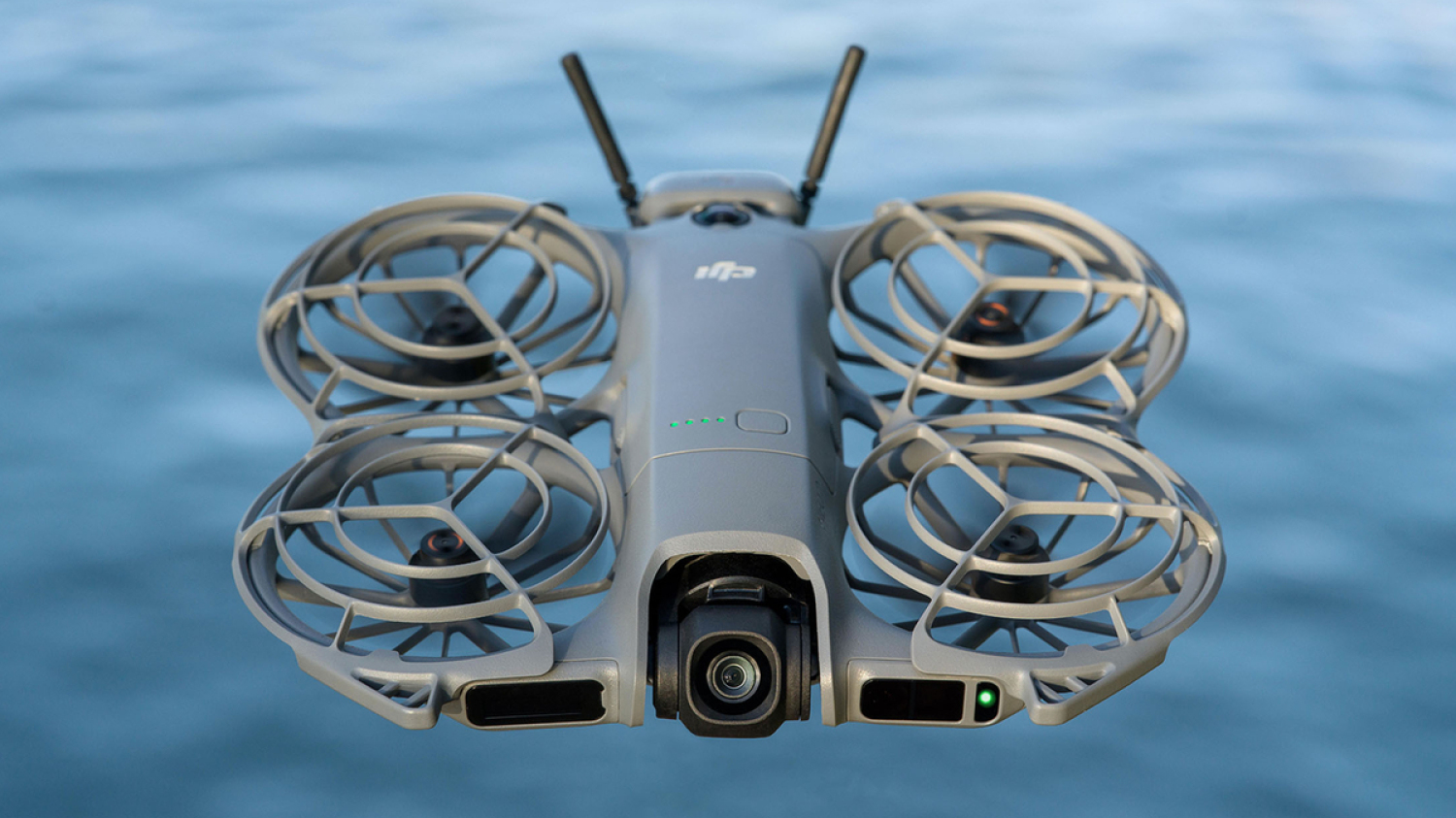 DJI Neo 2 : le drone “je fais tout”, décollant et atterrissant depuis la paume de la main