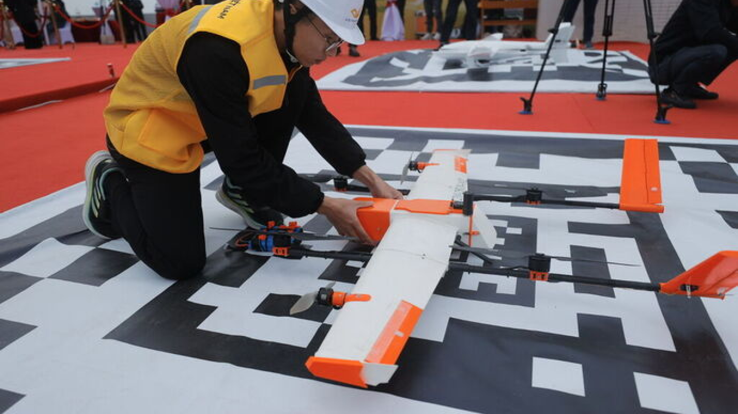 Hanoï lance son premier essai de drones pour le transport médical