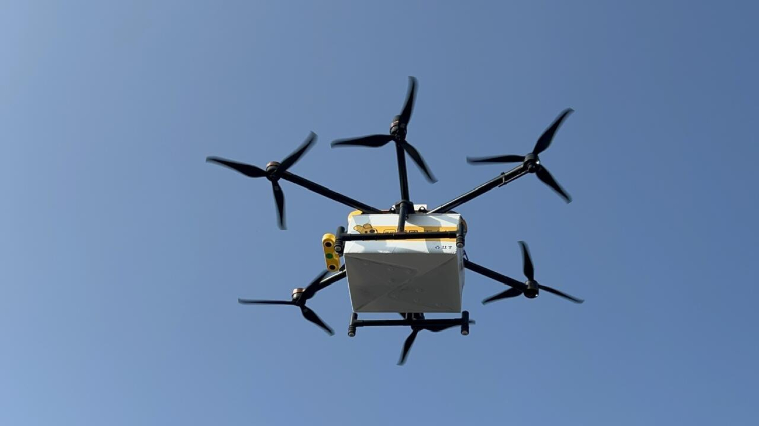 Reportage international - À Dublin, les drones livreurs bousculent le quotidien des habitants