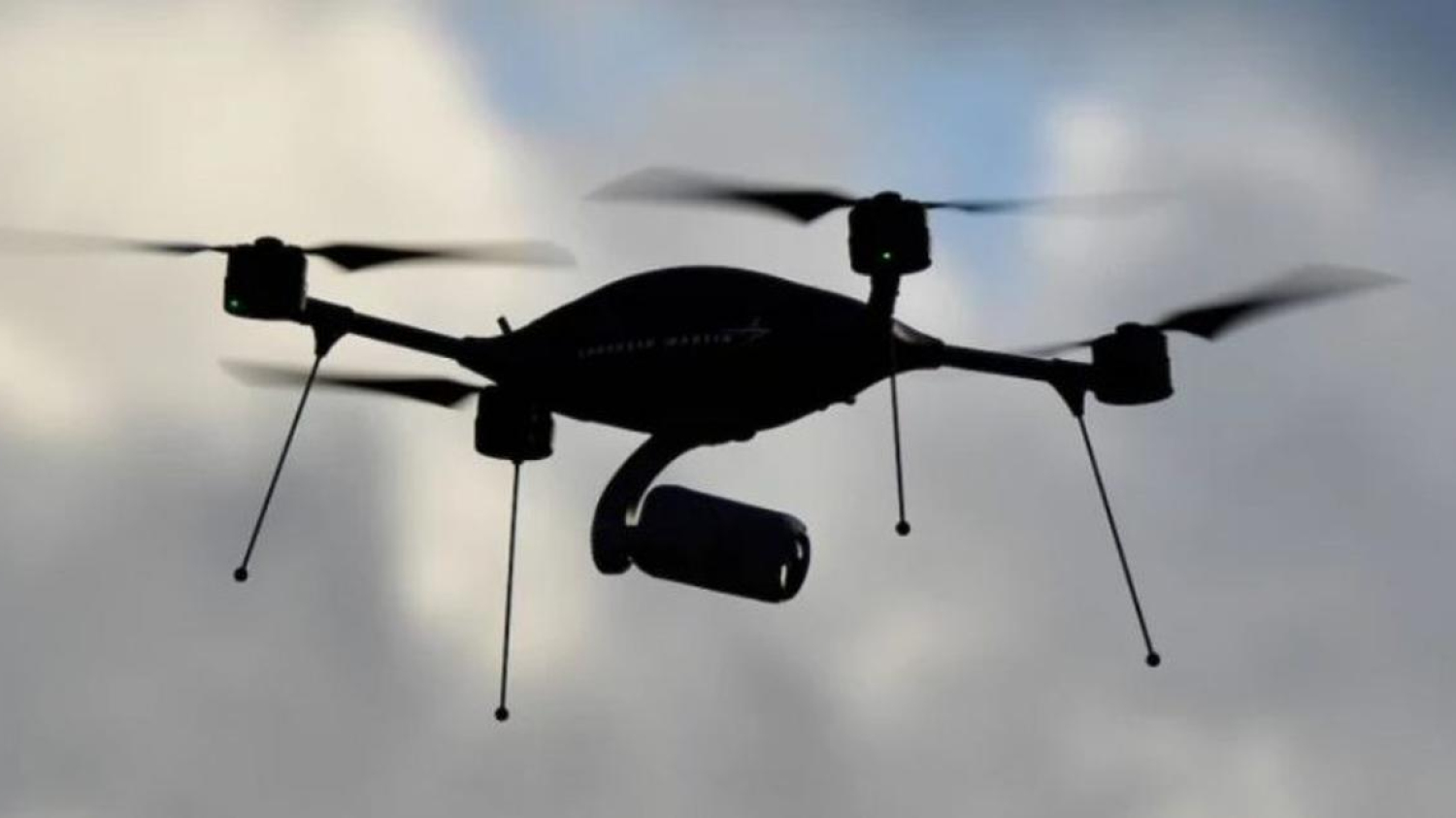 La base sous-marine de l’Île Longue, dans le Finistère, survolée par des drones