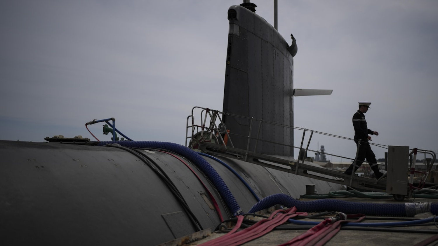 Une base de sous-marins nucléaires survolée par des drones