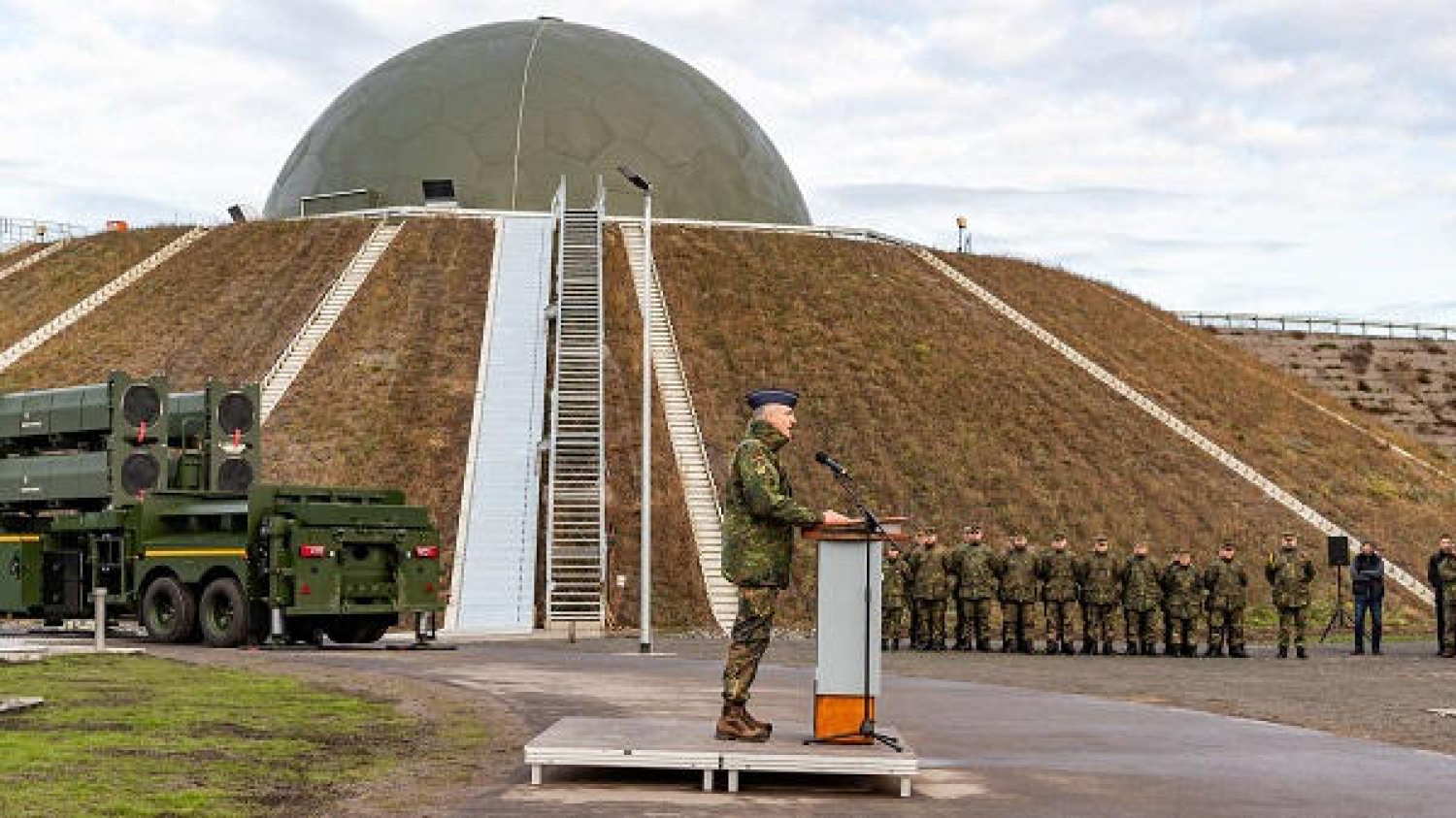 Le radar du nouveau système allemand de défense aérienne Arrow 3 a été survolé par des drones inconnus 