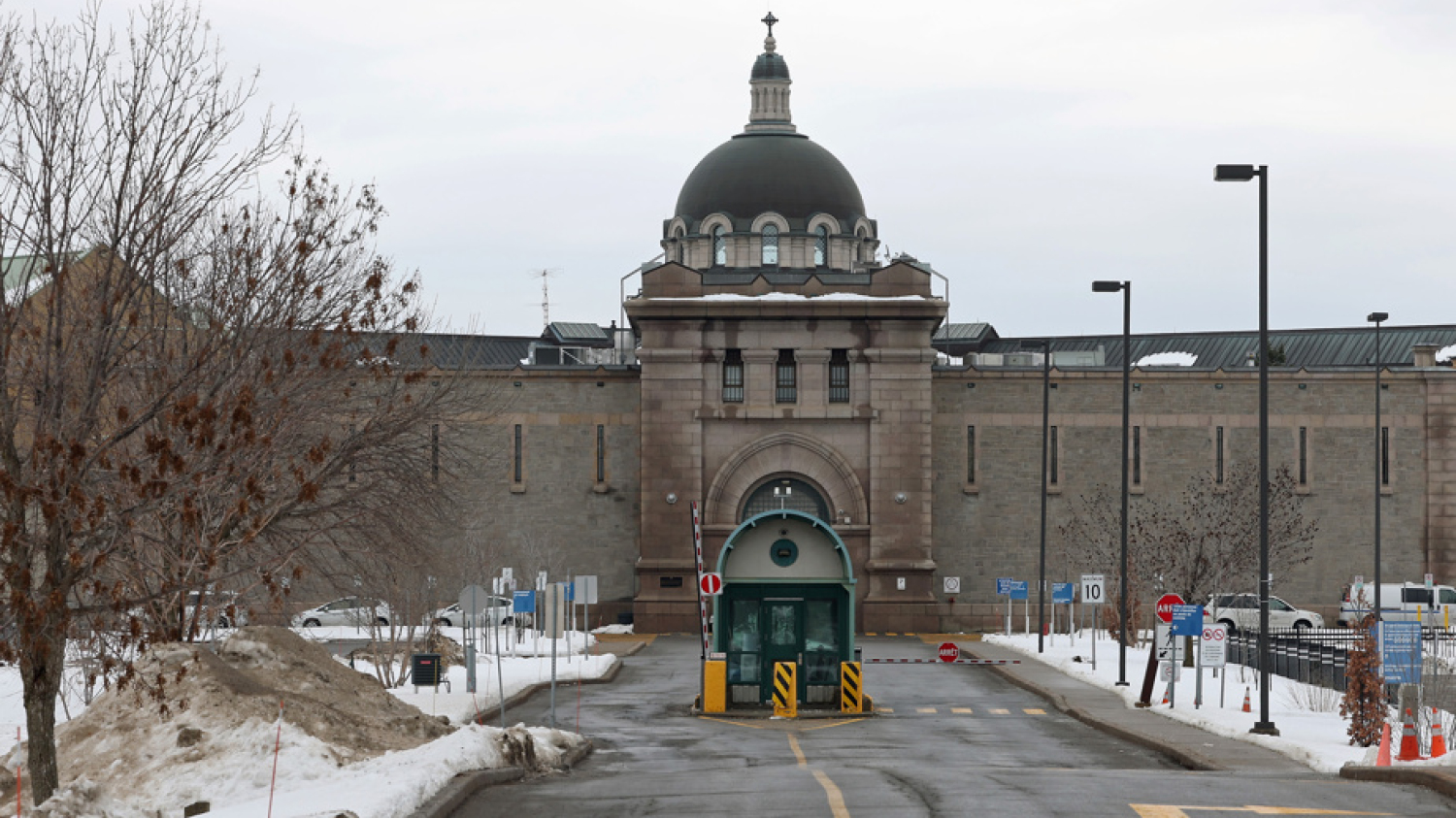 Tentative d’intimidation à la prison de Bordeaux | Un agent correctionnel suivi par un drone à la fin de son quart de travail
