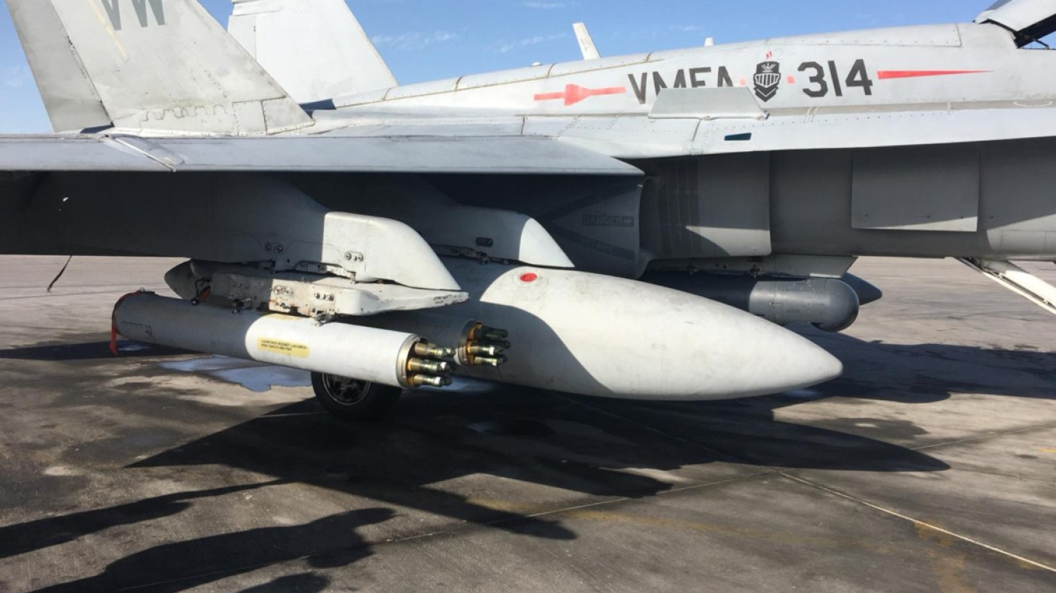 Les anciens F/A-18 Hornets de l'USMC recevront des fusées à guidage laser par drone 