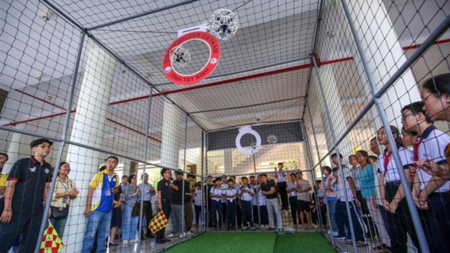 Le Drone Soccer 2026 : un terrain de jeu technologique innovant pour les élèves de Tây Ninh