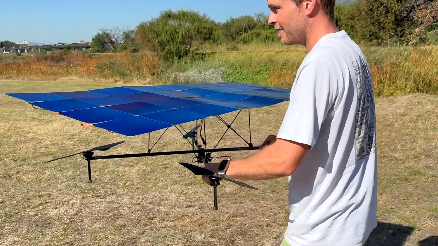 Un drone solaire artisanal pulvérise le record d'endurance avec plus de 5 heures de vol