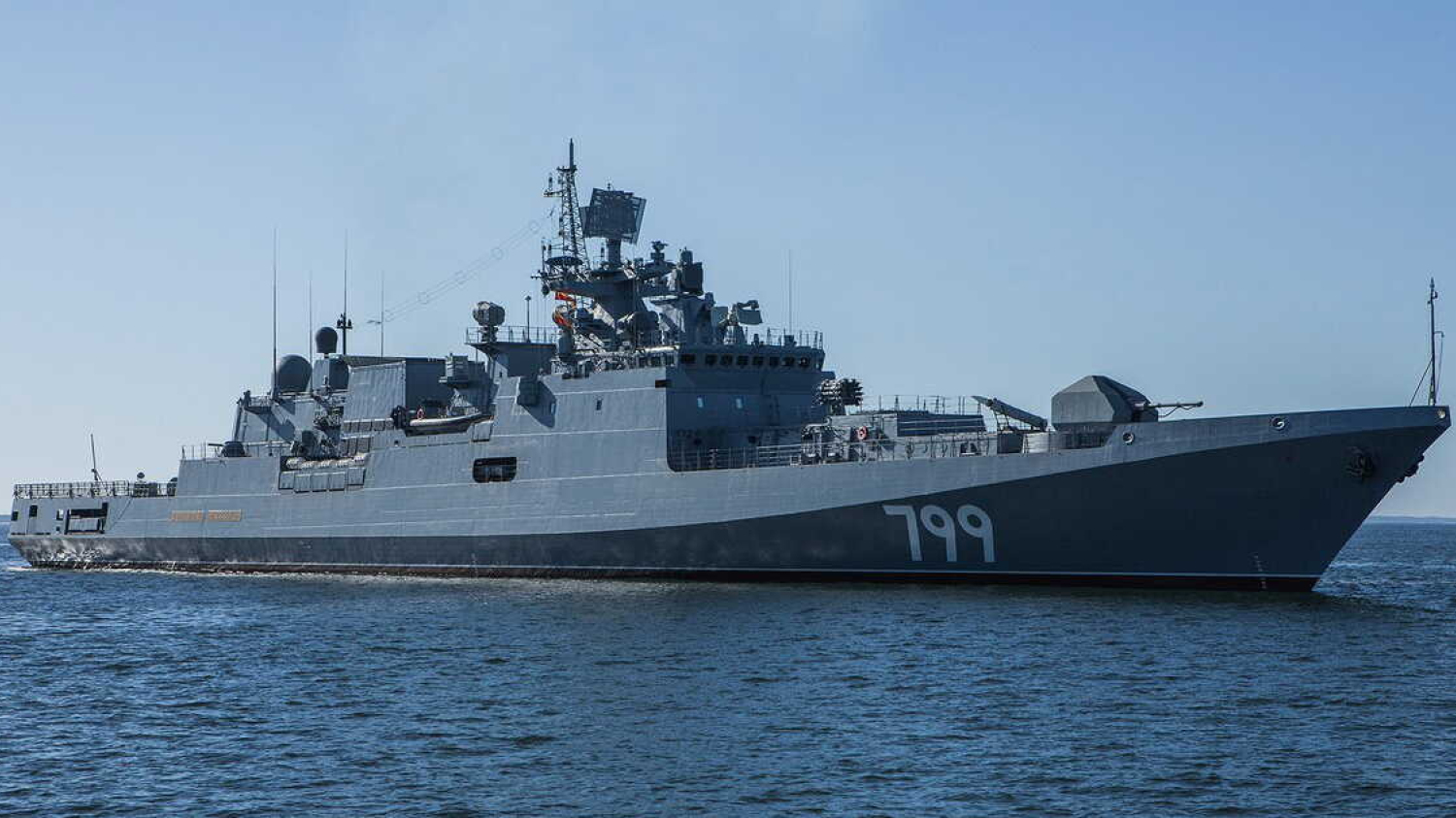 Les drones ukrainiens frappent simultanément plusieurs infrastructures navales et pétrolières russes