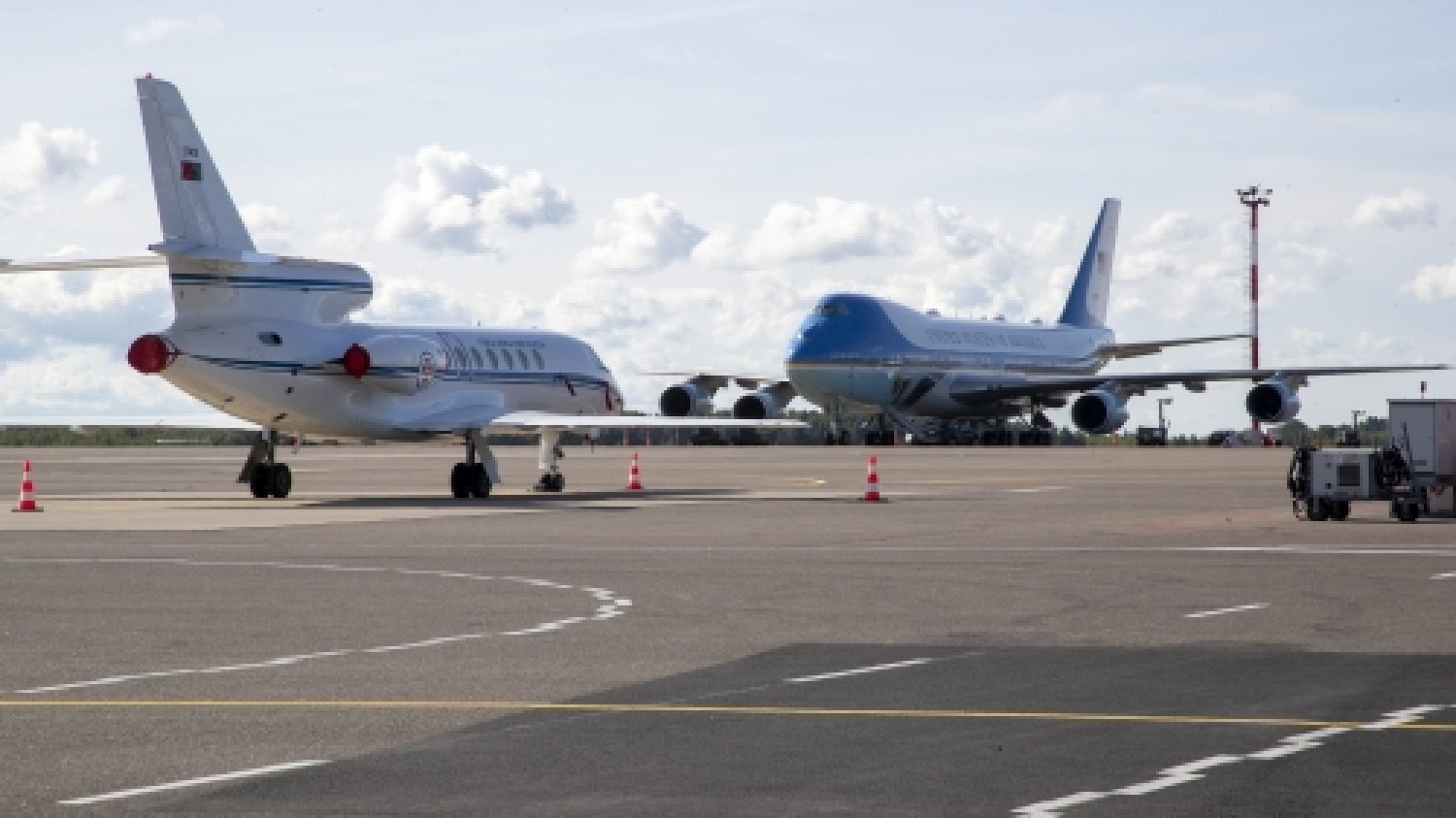 « Alerte aérienne ! Rendez-vous immédiatement dans un abri ou un endroit sûr » : un aéroport européen fermé en raison d’une menace de drone