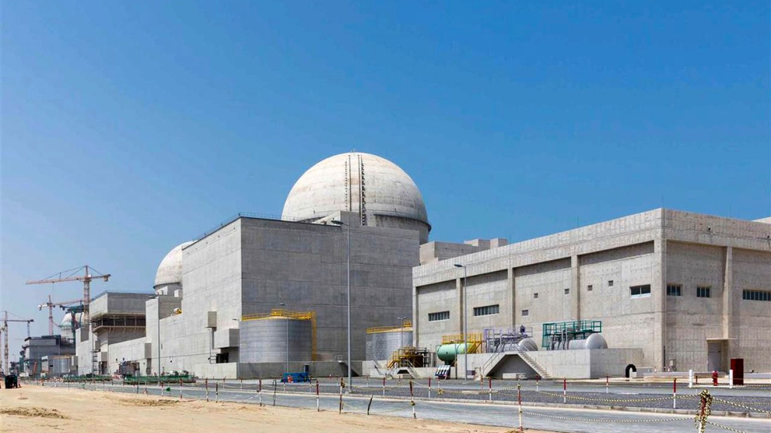 Émirats: incendie maîtrisé après une frappe de drone près de la centrale de Barakah