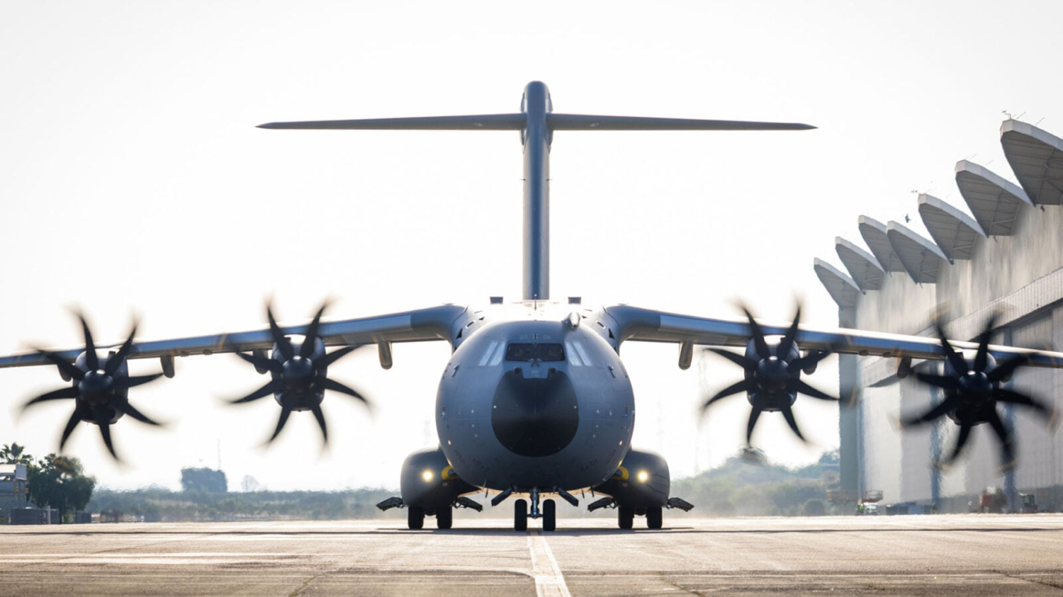 L'Airbus A400M va pouvoir larguer 50 drones ou 12 missiles en plein vol : la transformation se confirme