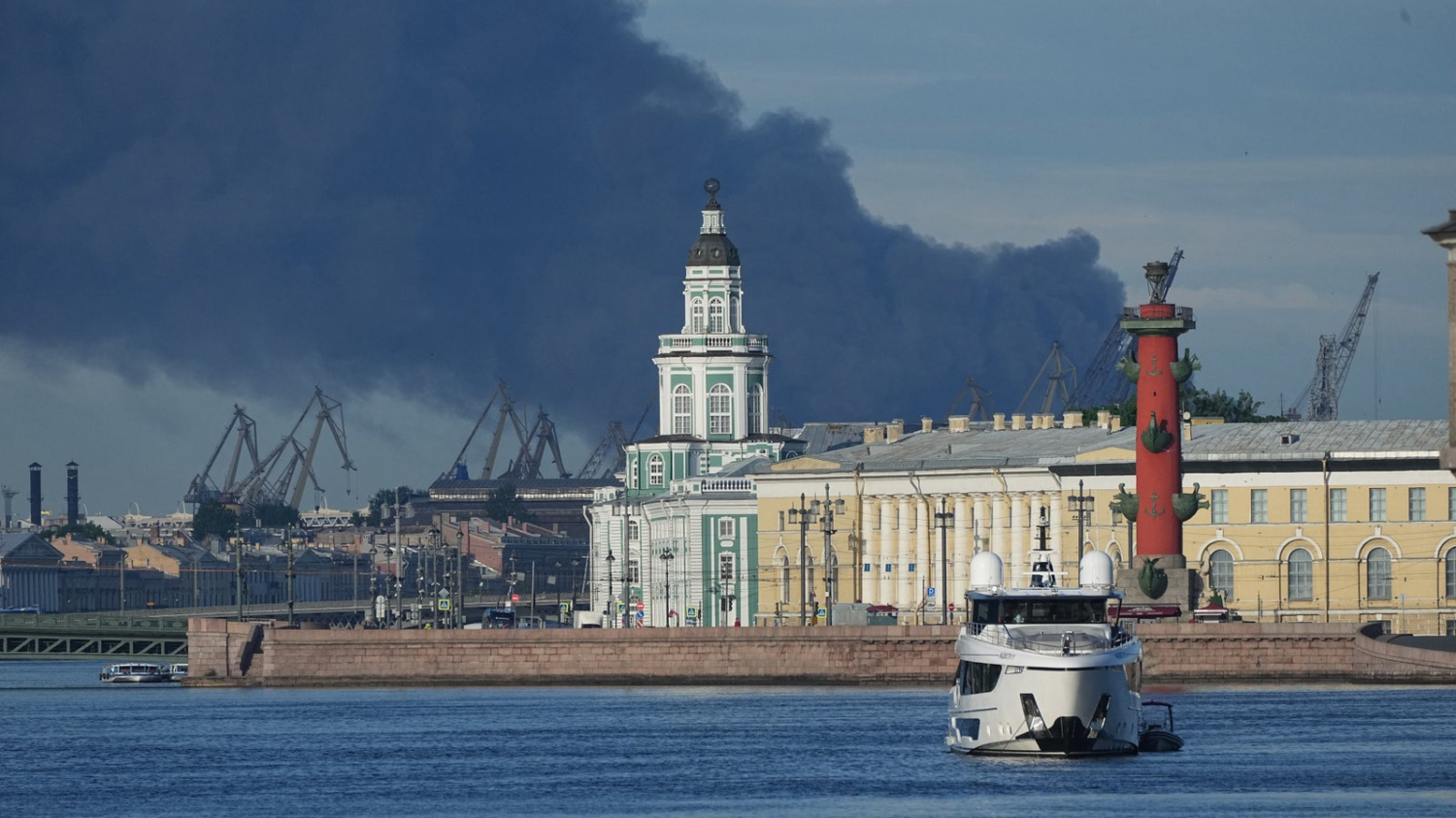 Des drones ukrainiens frappent Saint-Pétersbourg, où s’ouvre le…