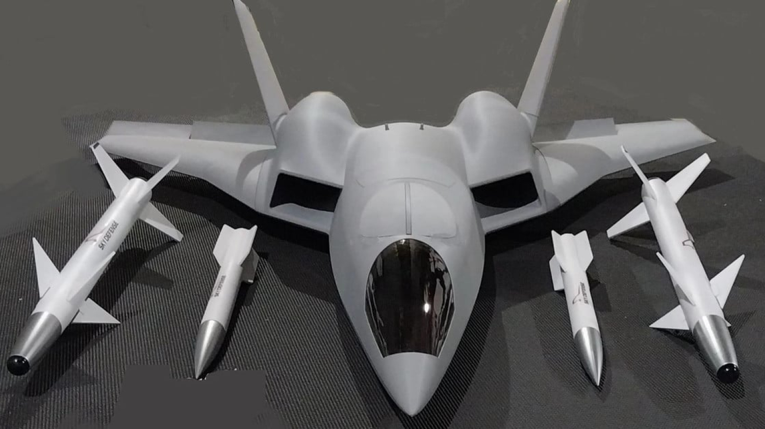 Les États-Unis développent le drone intercepteur CobraJet, imprimé en 3D, pour contrer les essaims de drones.