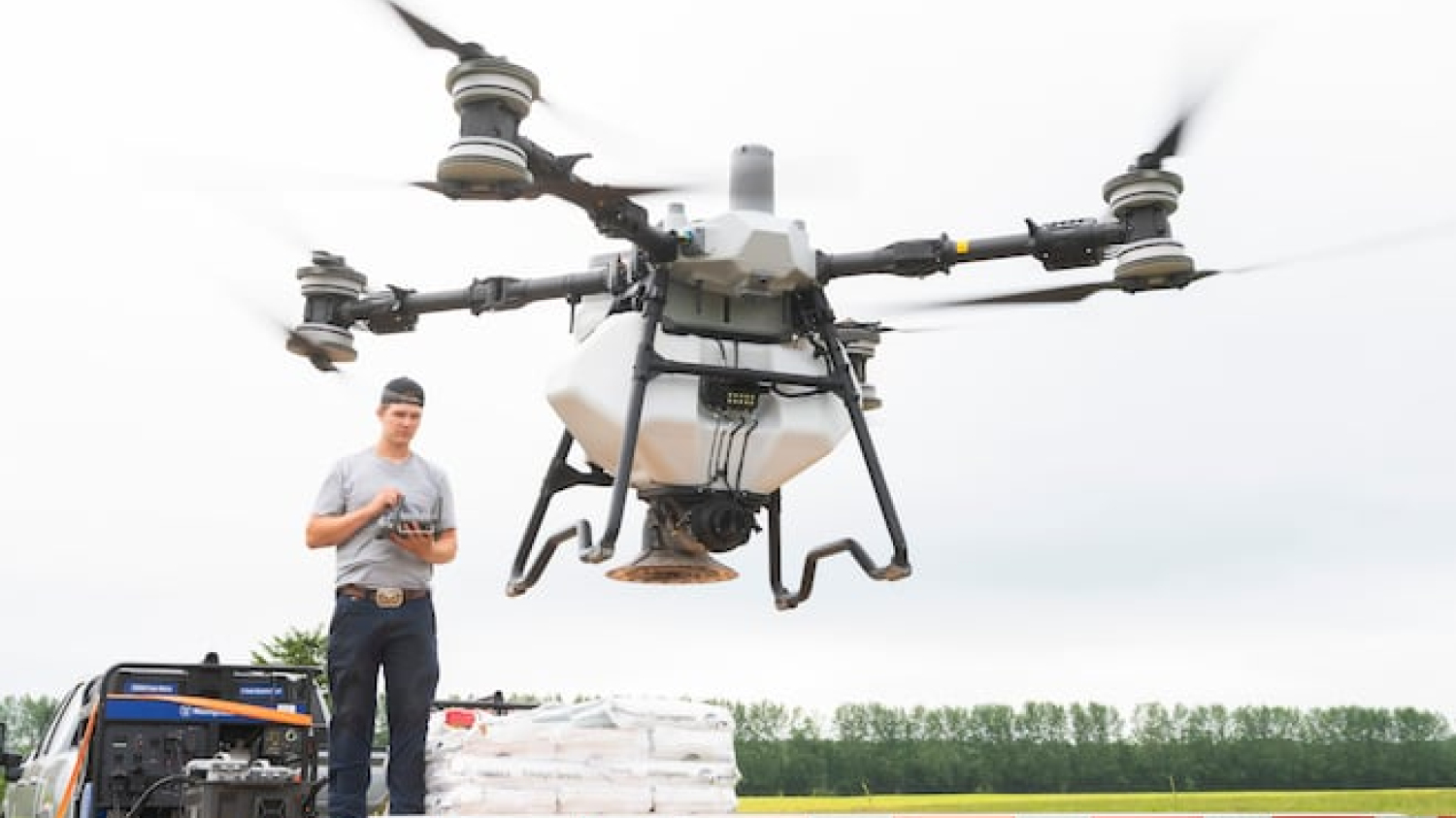 Un drone à la place d’un tracteur dans les champs