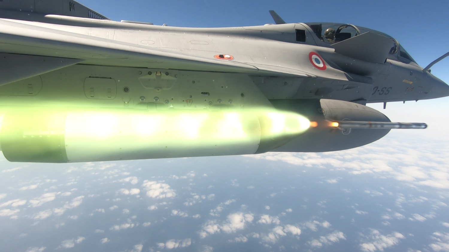 La DGA annonce le succès des essais d’intégration des roquettes guidées laser sur Rafale pour la lutte anti-drone