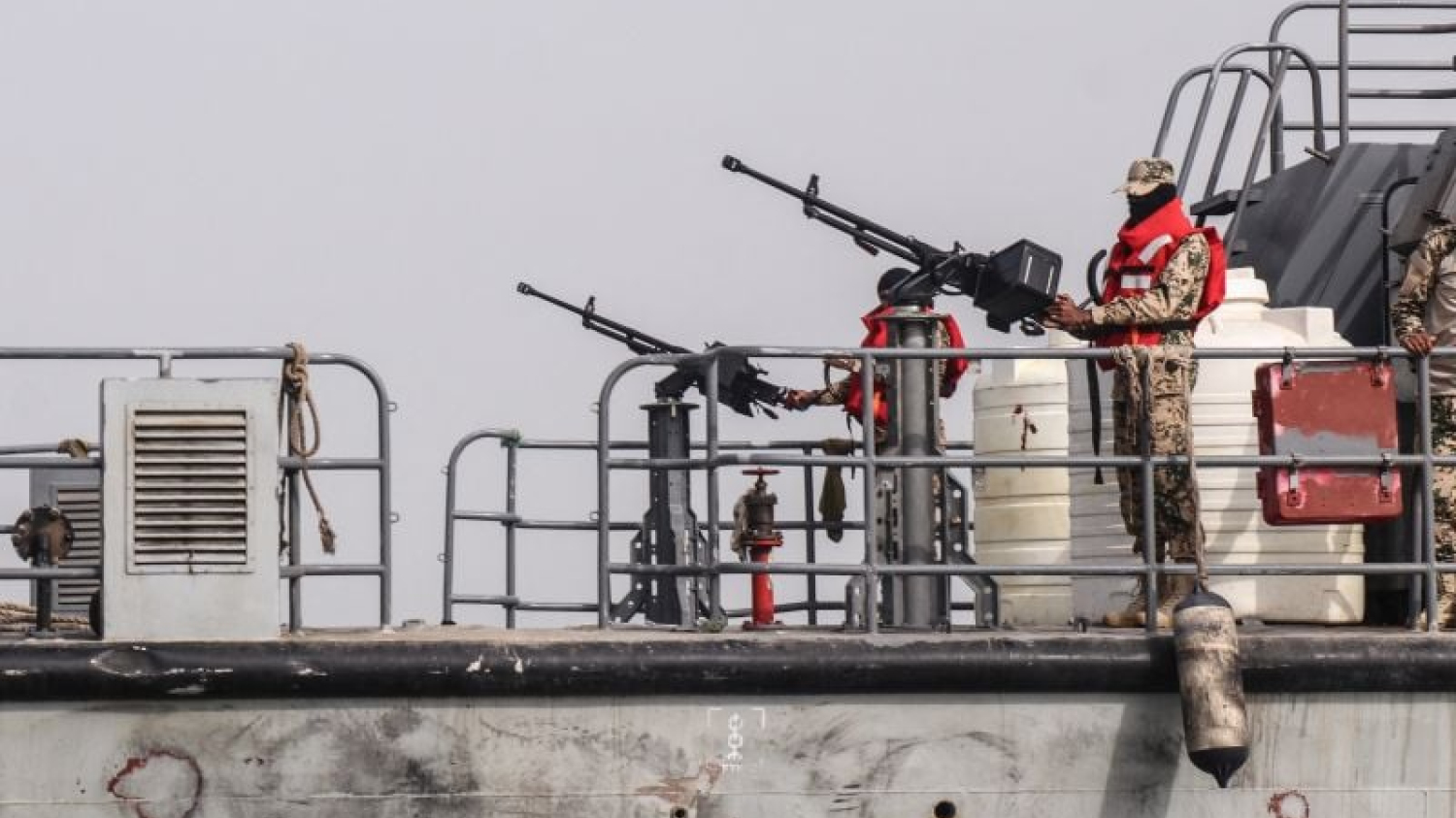 Les États-Unis et Riyad ont mené des frappes contre des milices pro-iraniennes en Irak ; l'Iran affirme avoir ciblé trois pétroliers dans le détroit d'Ormuz 