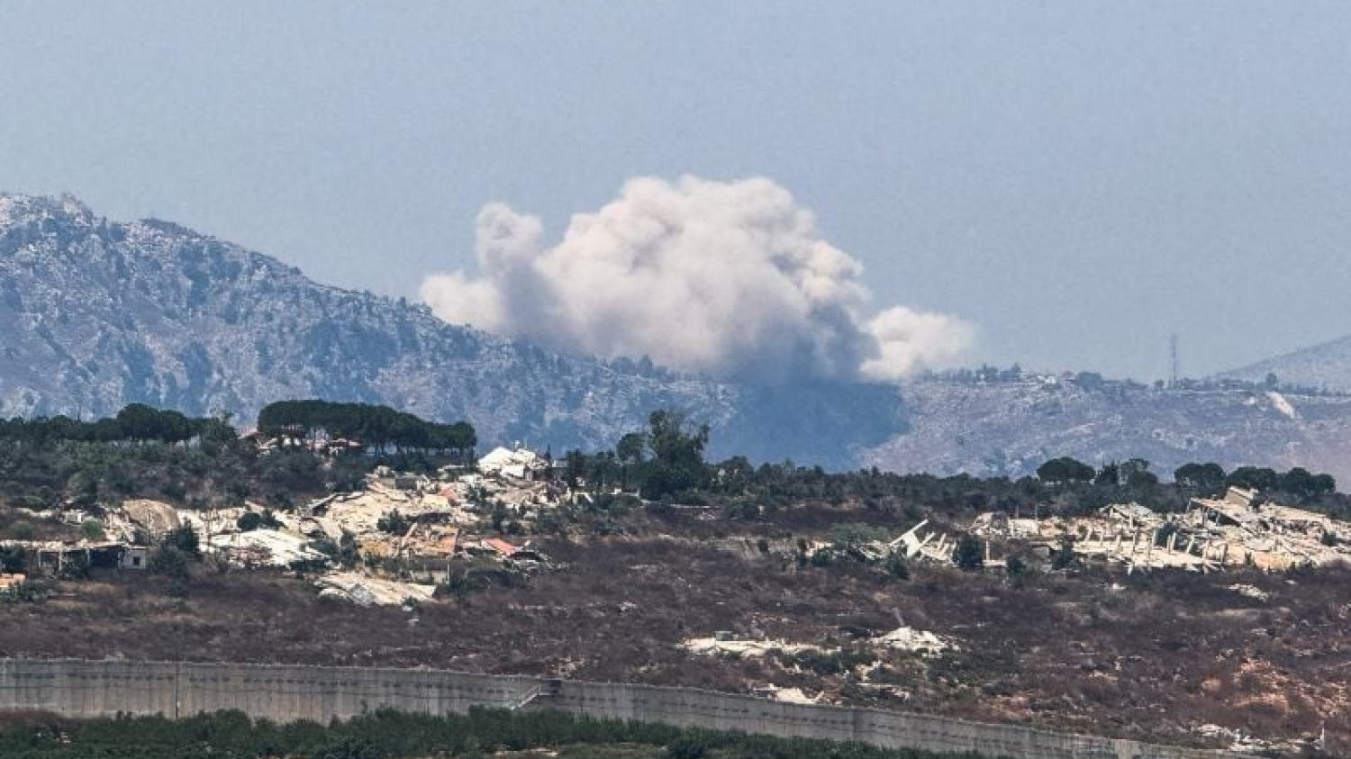 Des drones israéliens larguent des missiles à Srebbine et Srifa au Liban-Sud, blessant deux personnes, dont un berger; l'Iran autorise le passage de plusieurs pétroliers irakiens par Ormuz 