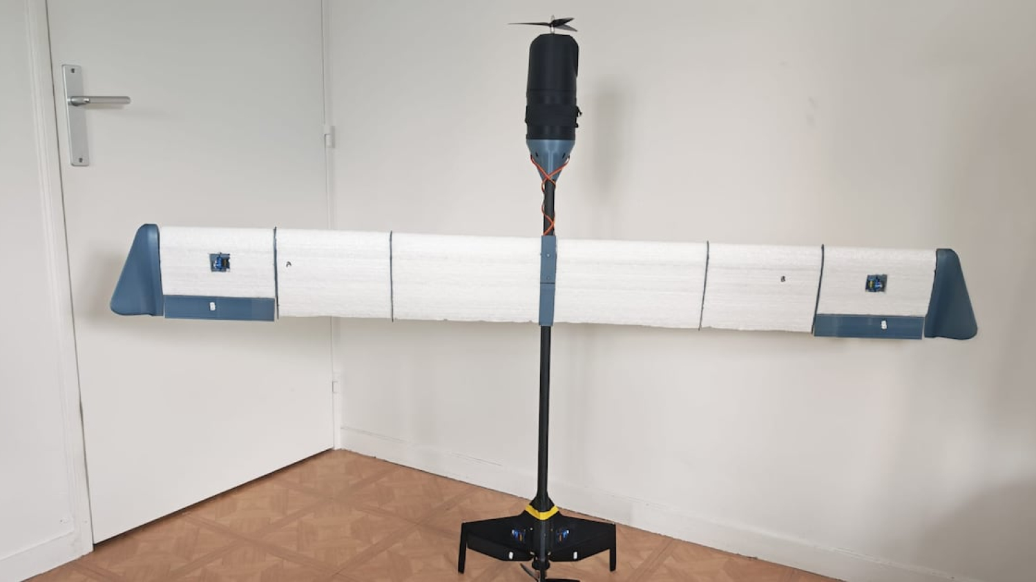 «C’est un projet 100% personnel» : étudiant à l’ESIEE, Gaël Freling conçoit un drone entre hélicoptère et planeur à l’autonomie étendue