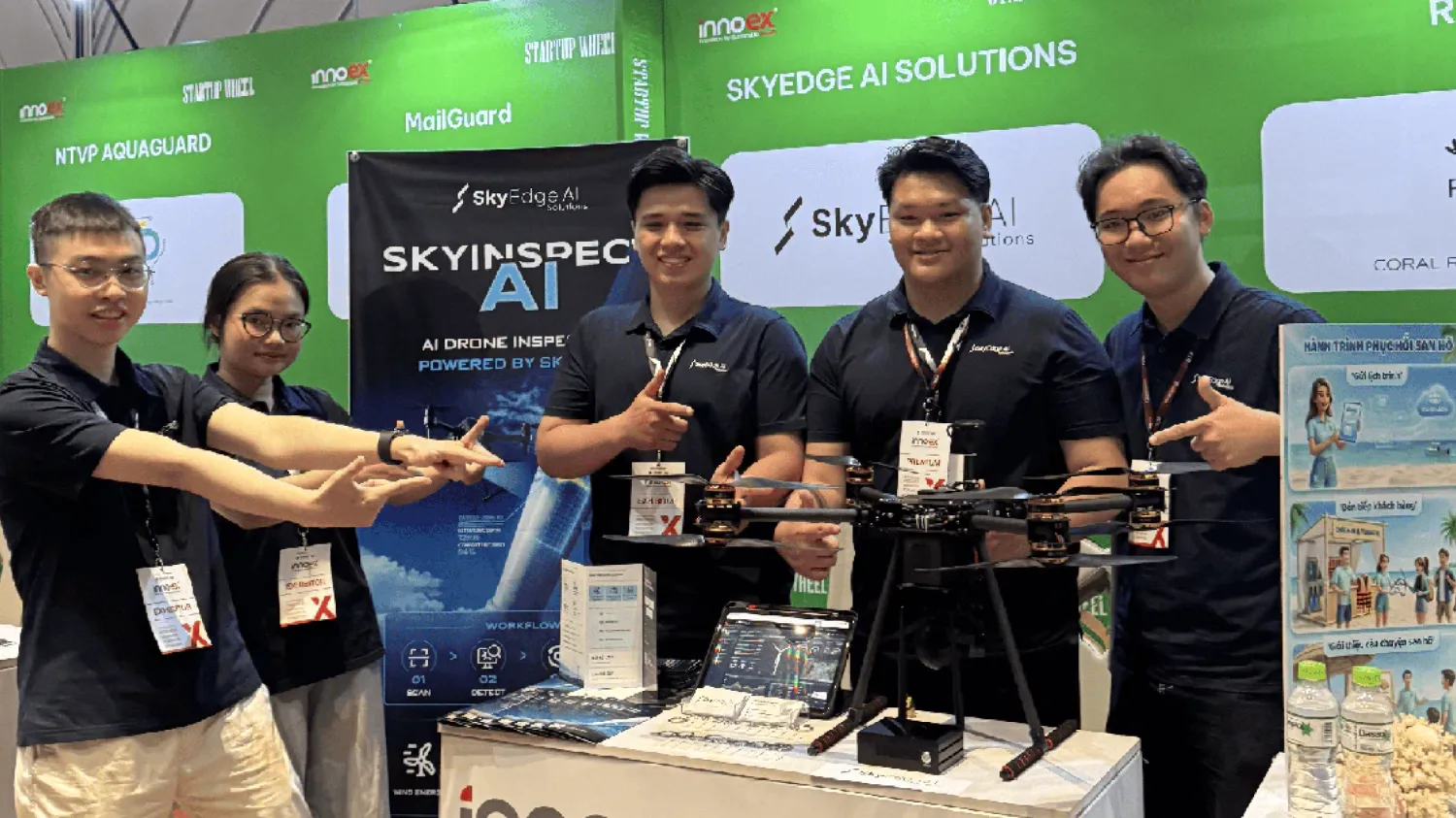 Une start-up étudiante développe un drone doté d'intelligence artificielle pour inspecter les éoliennes.