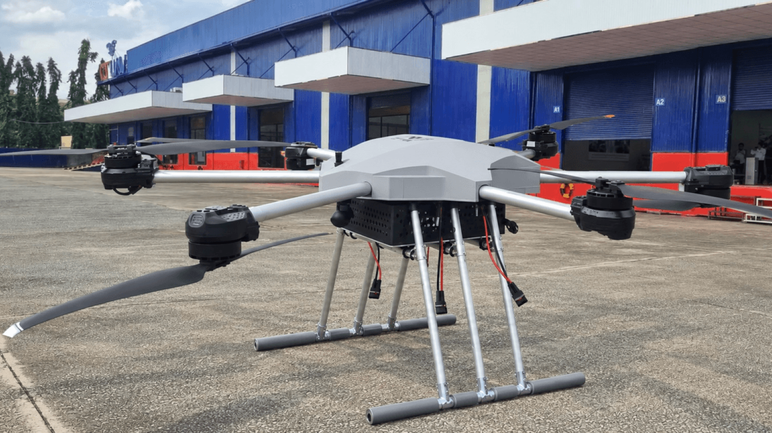 CT UAV a conçu avec succès un drone de transport robuste avec une capacité de charge utile de 230 kg et une capacité de charge utile de 100 kg.