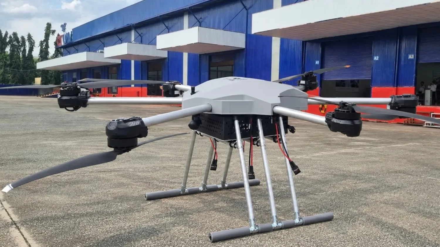 Une entreprise vietnamienne a conçu avec succès un drone de transport lourd d'une capacité de charge utile de 230 kg et capable de transporter 100 kg de fret.