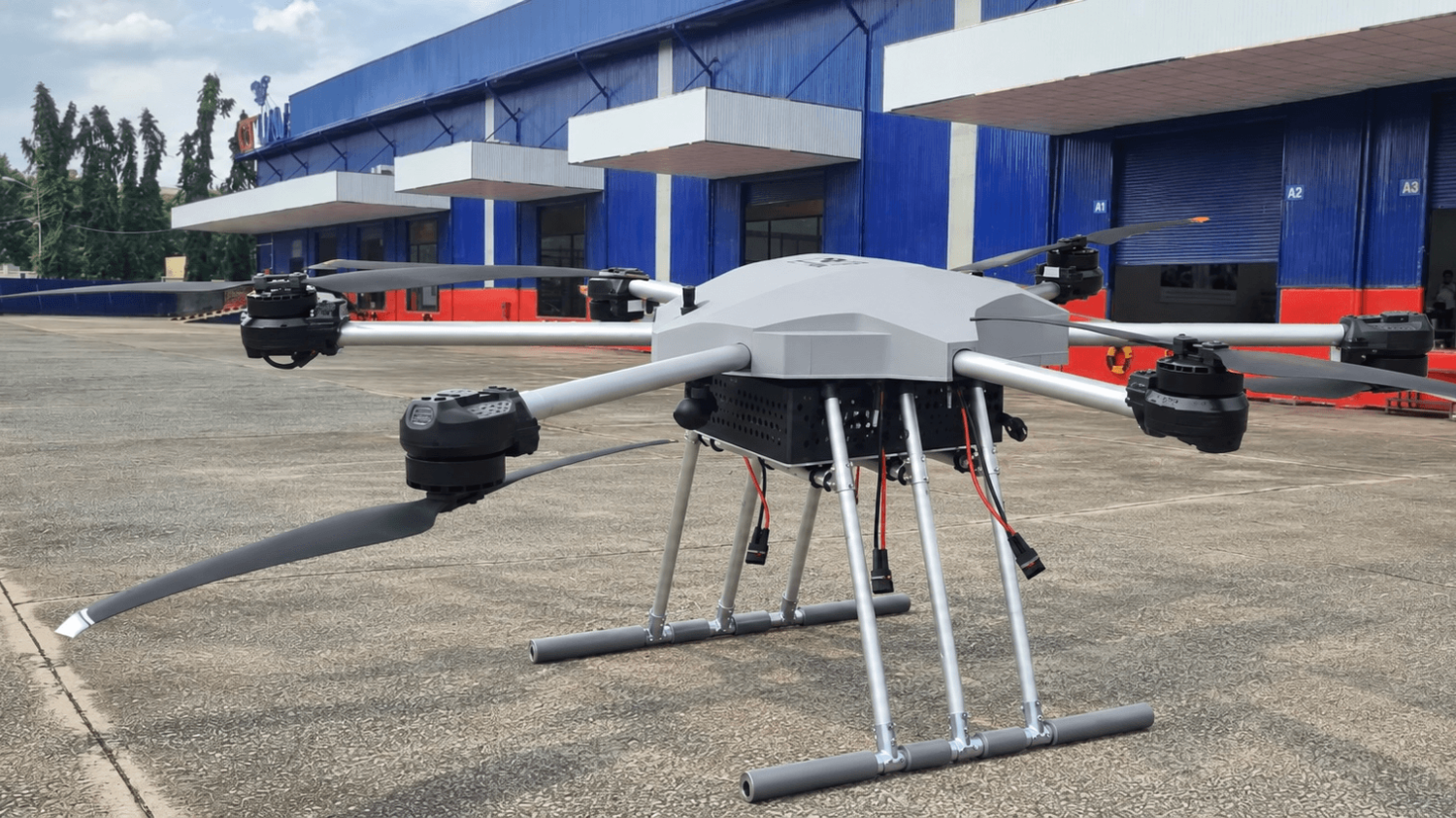 Une entreprise vietnamienne développe un drone de transport lourd capable de transporter 100 kg.