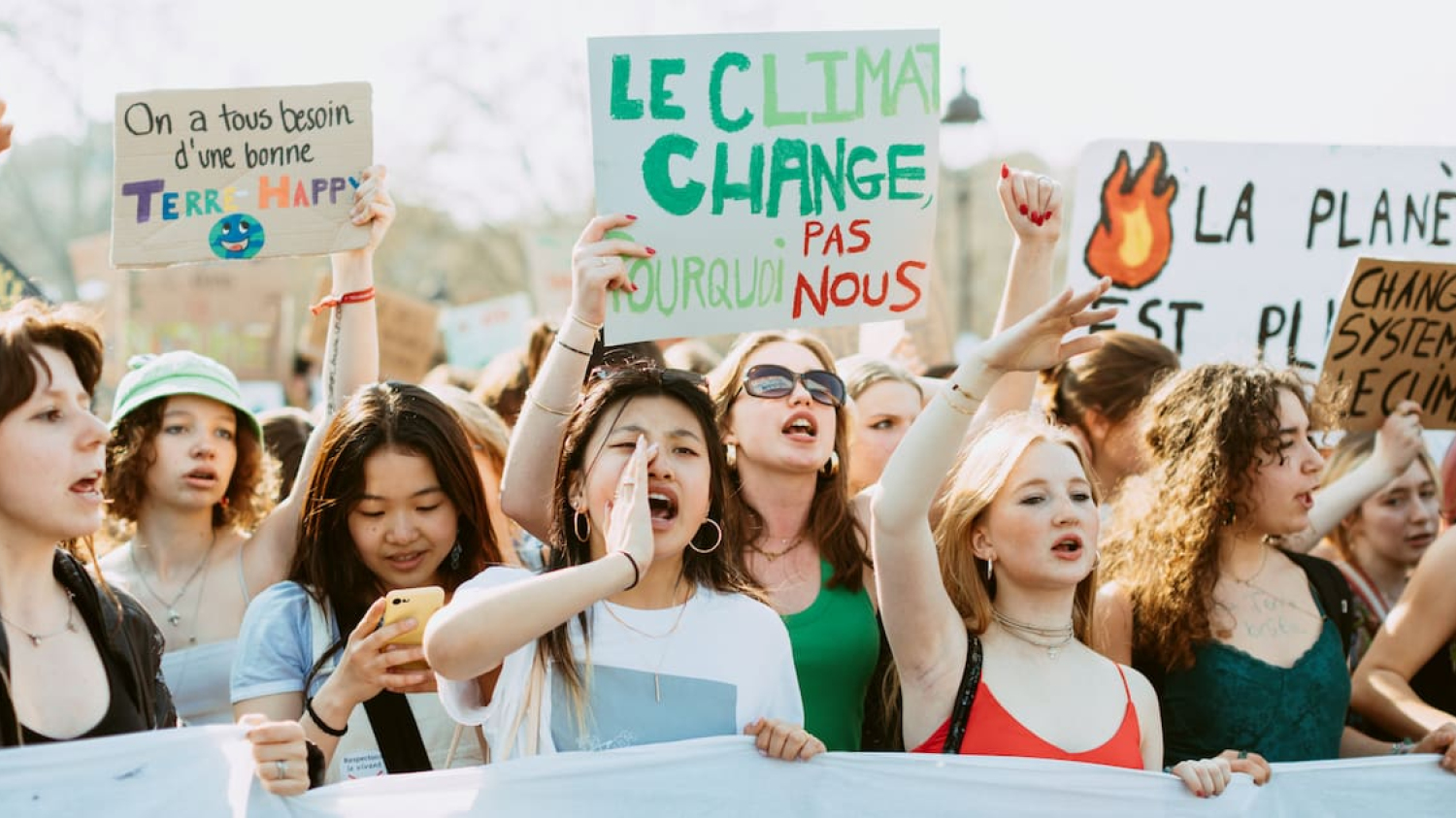 Grèves et mobilisations en France, drone en Lituanie, Emmy Awards… L’actu de ce mardi 15 septembre au matin