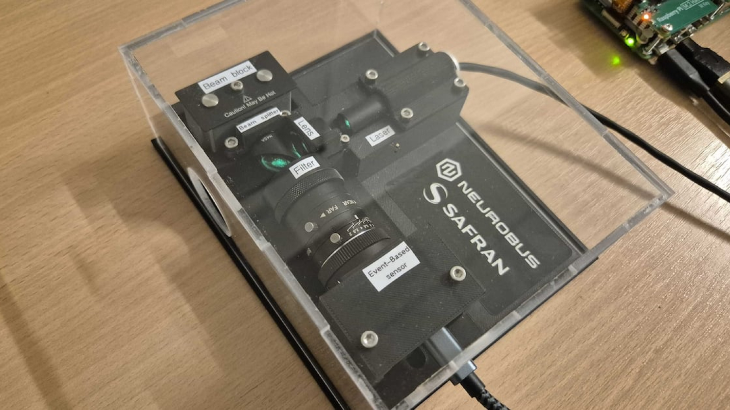 «Cela permet de mieux qualifier la menace» : cette caméra neuromorphique développée par Safran et la pépite française Neurobus détecte la cible d’un drone