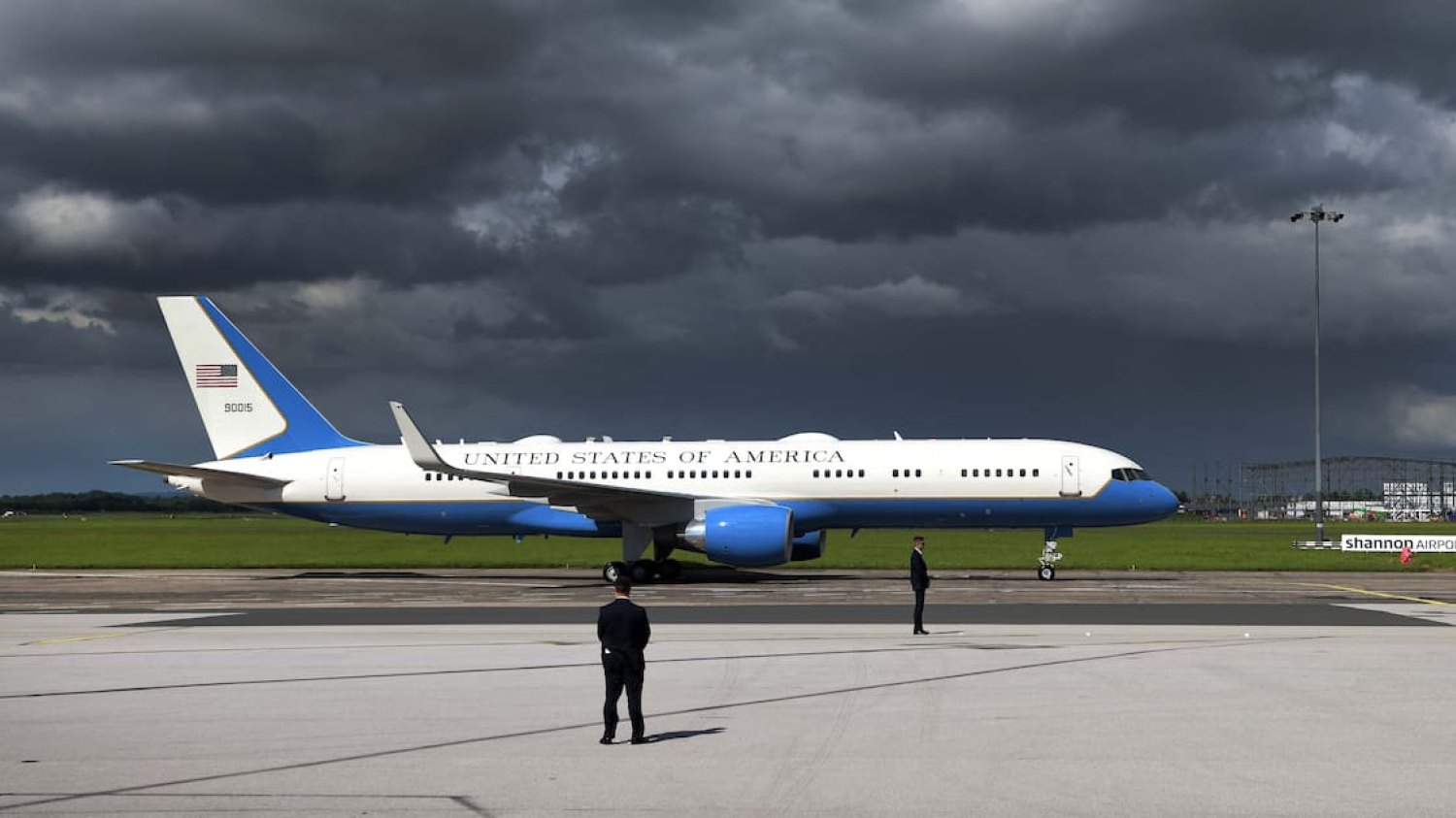 Irlande : enquête ouverte après le signalement d’un «gros drone noir» dans le ciel avant la venue de Donald Trump