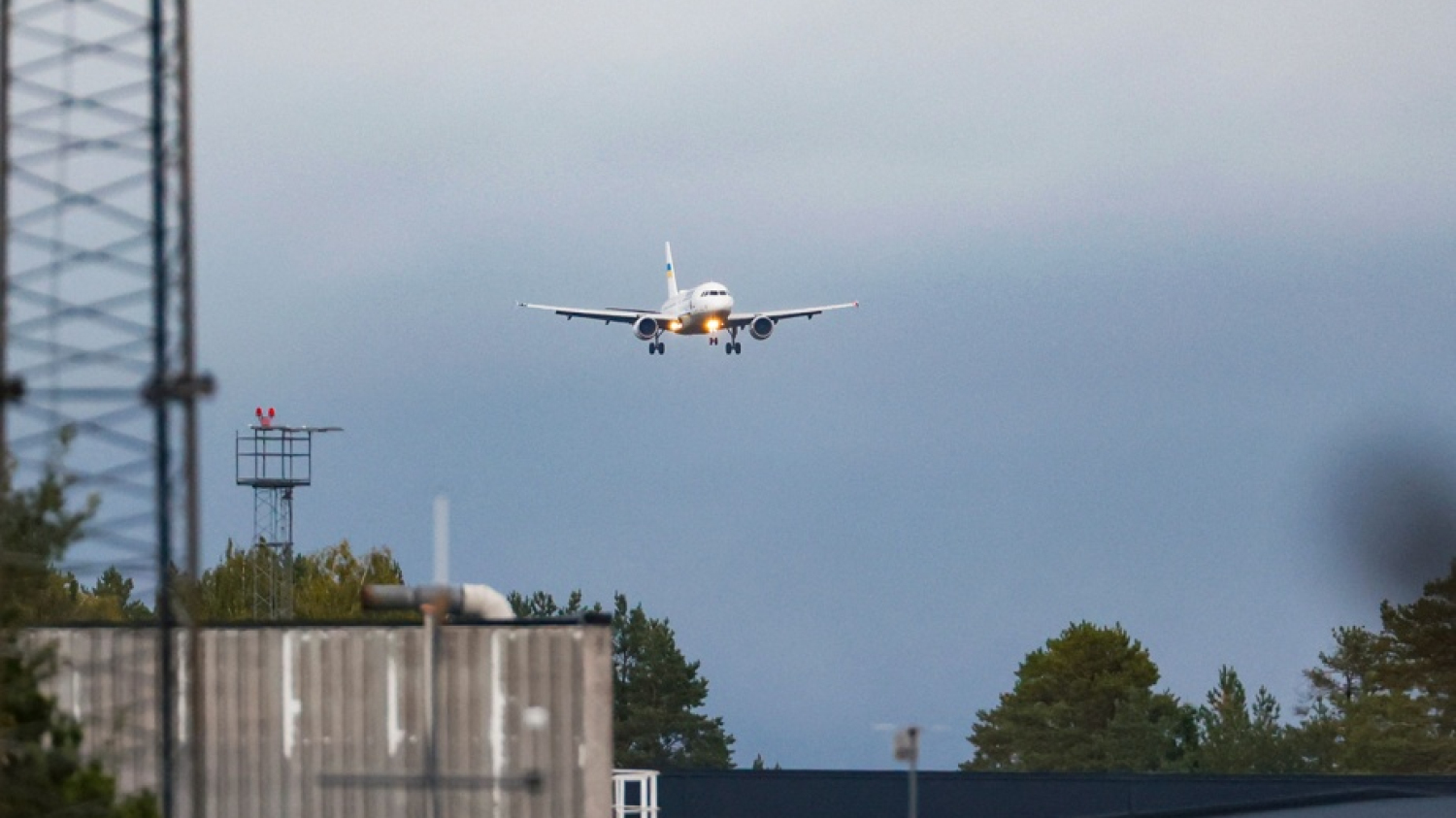 L’avion de Zelensky a failli être touché par un drone tandis qu’il était en route vers la Norvège
