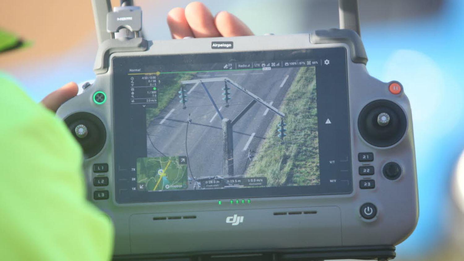 Ain. Enedis teste la surveillance des lignes électriques par drone