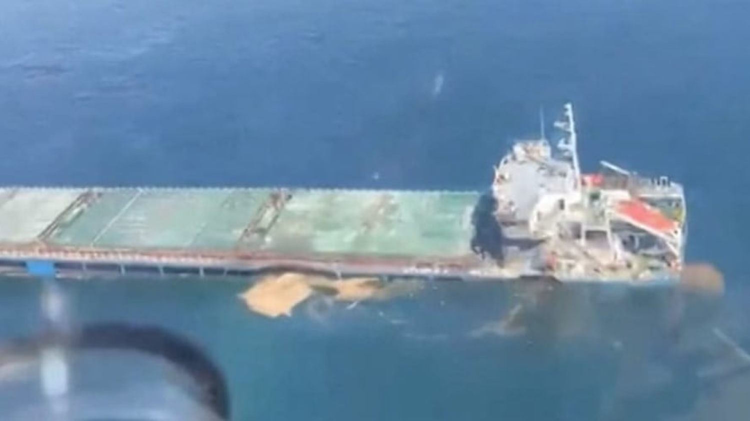 Un navire céréalier turc a été attaqué par des drones et a coulé en mer Noire.