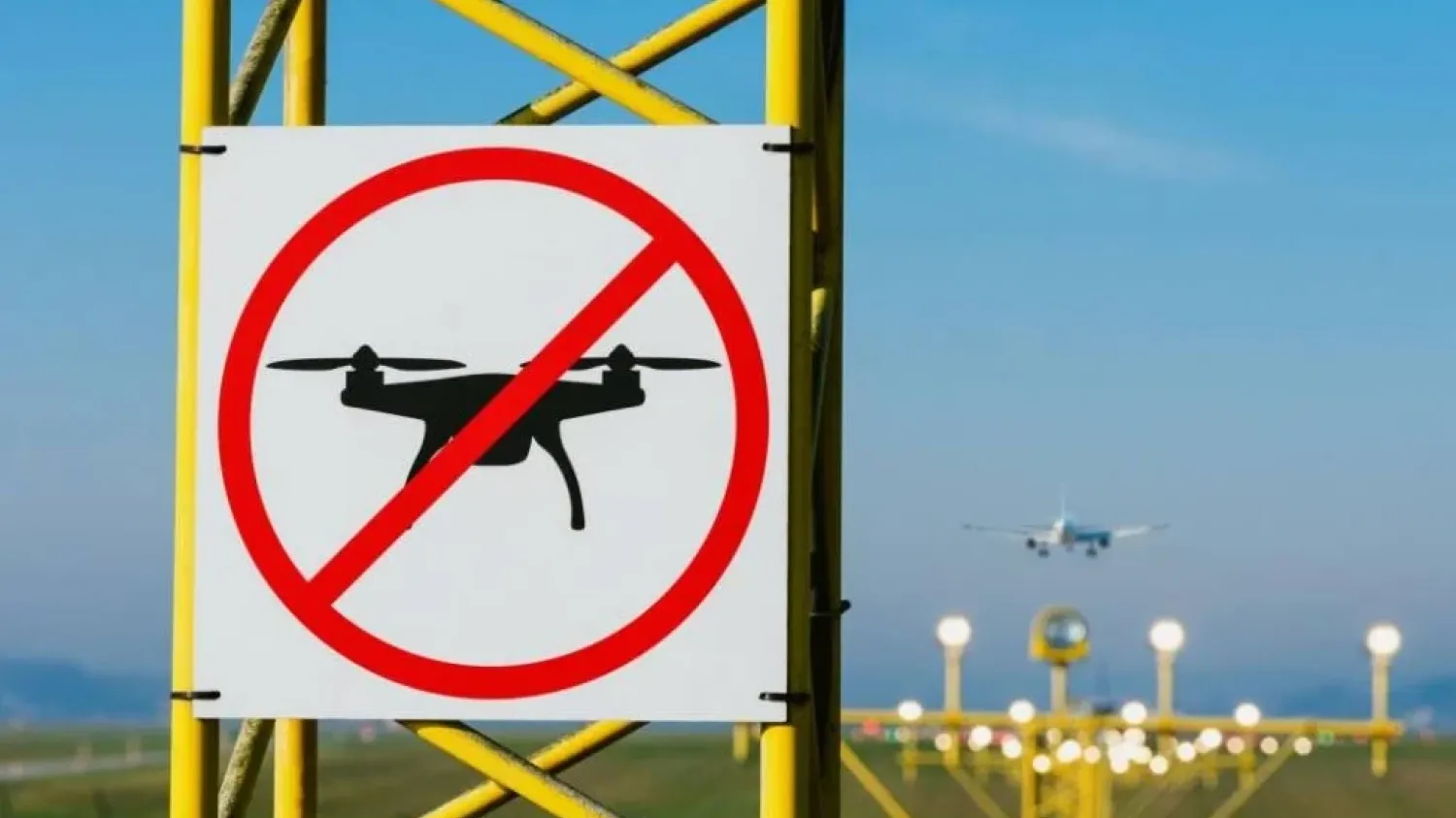 Drones à proximité des aéroports : le vol à moins de 120 mètres d’altitude est interdit.