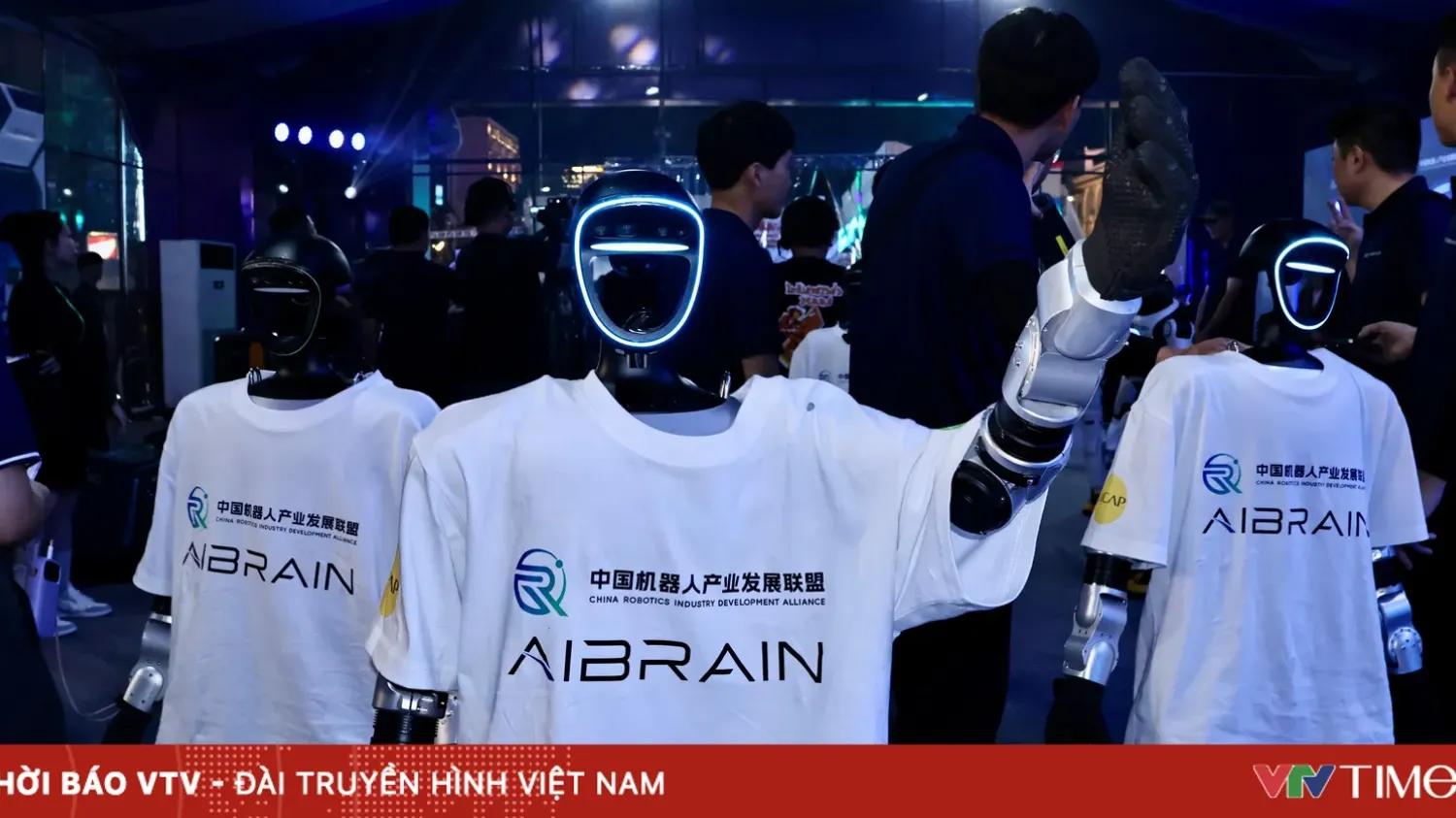 Découvrez des robots et des drones au Festival des technologies vertes de Hô Chi Minh-Ville.