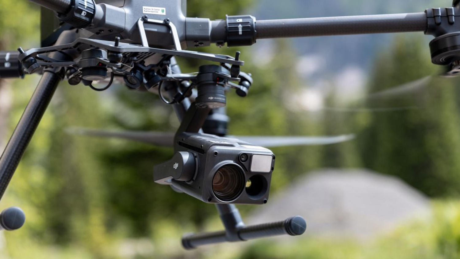 Saint-Gall: la police utilise des drones pour traquer les chauffards
