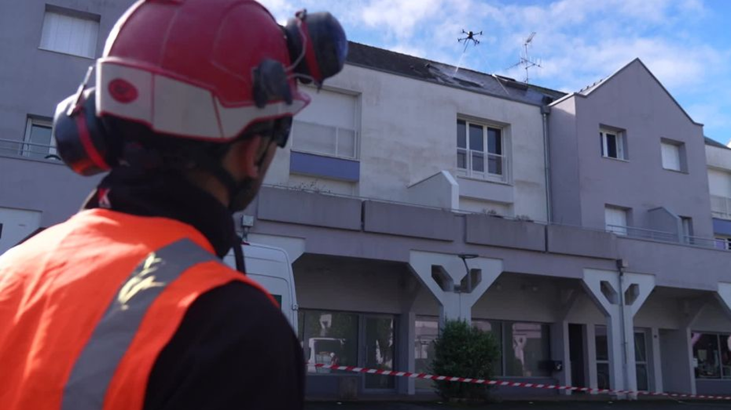 Faire nettoyer sa façade par un drone, une innovation d'une entreprise mayennaise