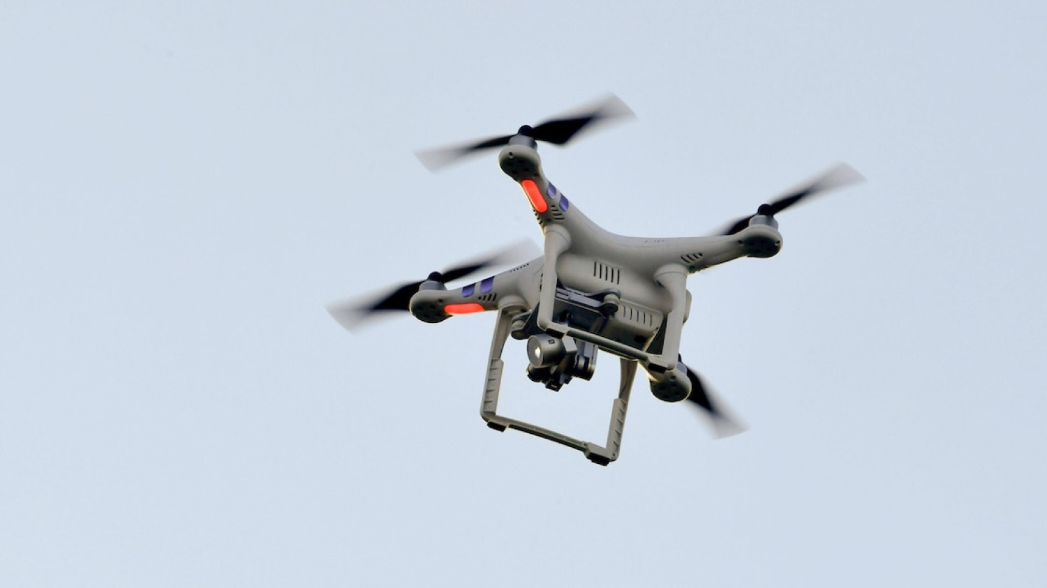 Un Canadien réussit à se faire livrer de l'alcool et de la nourriture en prison… via à un drone