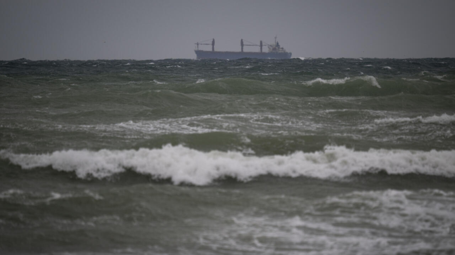 La Roumanie annonce sept disparus en mer Noire après l'incendie d'un navire
