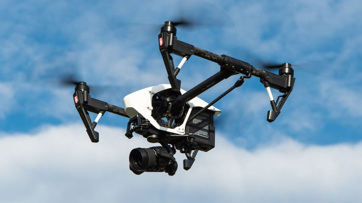 Via drone, les jeunes femmes tentaient de livrer... un IPTV à la prison de Loire Sud
