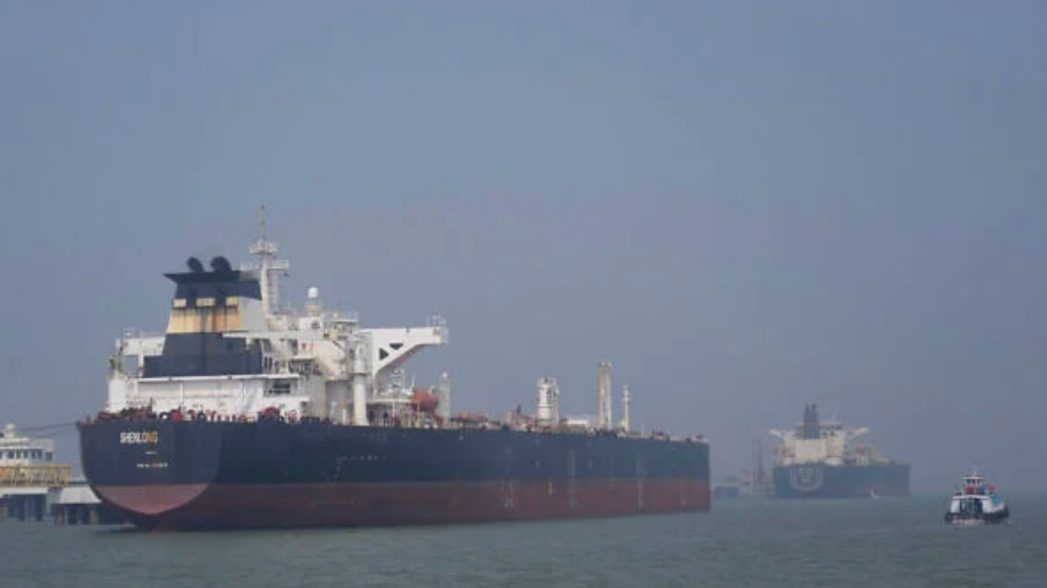Oman : un pétrolier frappé par un drone, deux marins indiens portés disparus