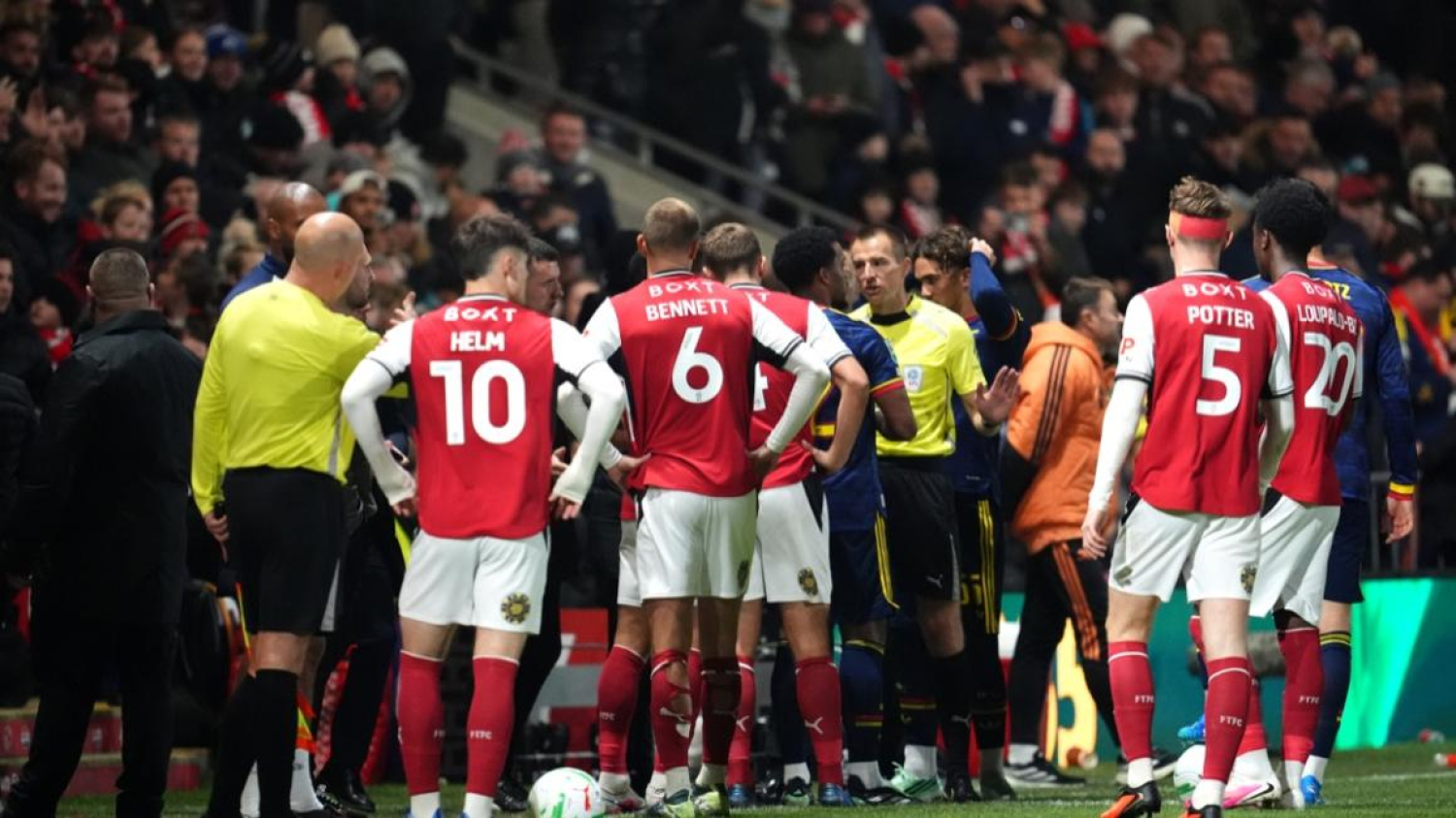 Football : le match d’Arsenal en Carabao Cup interrompu à cause d’un drone (vidéo)