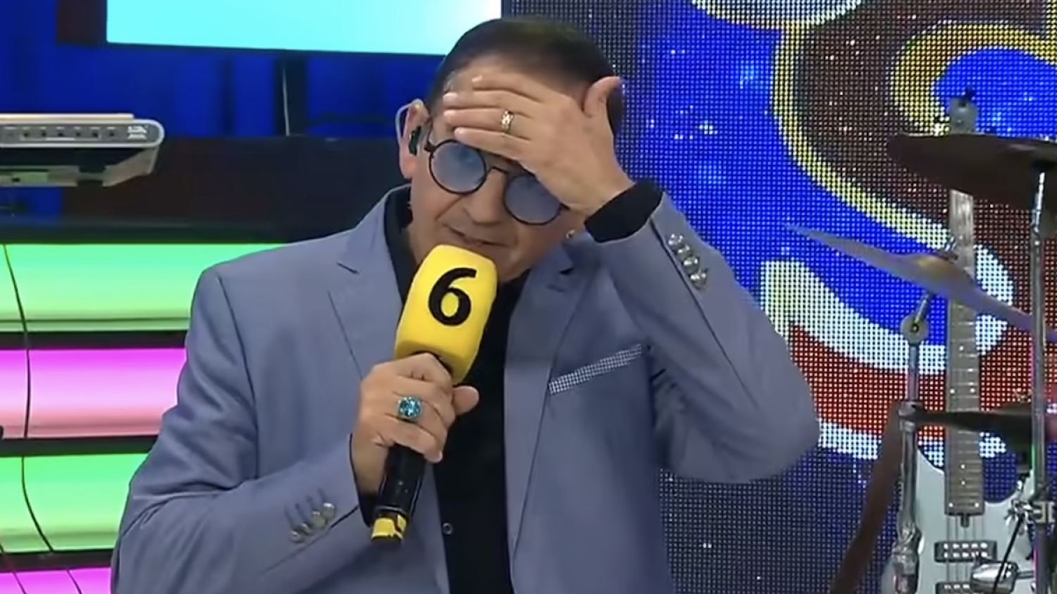 Un présentateur mexicain dérape en plein direct : il shoote dans un drone et blesse le mannequin Isabella Rojas au visage 